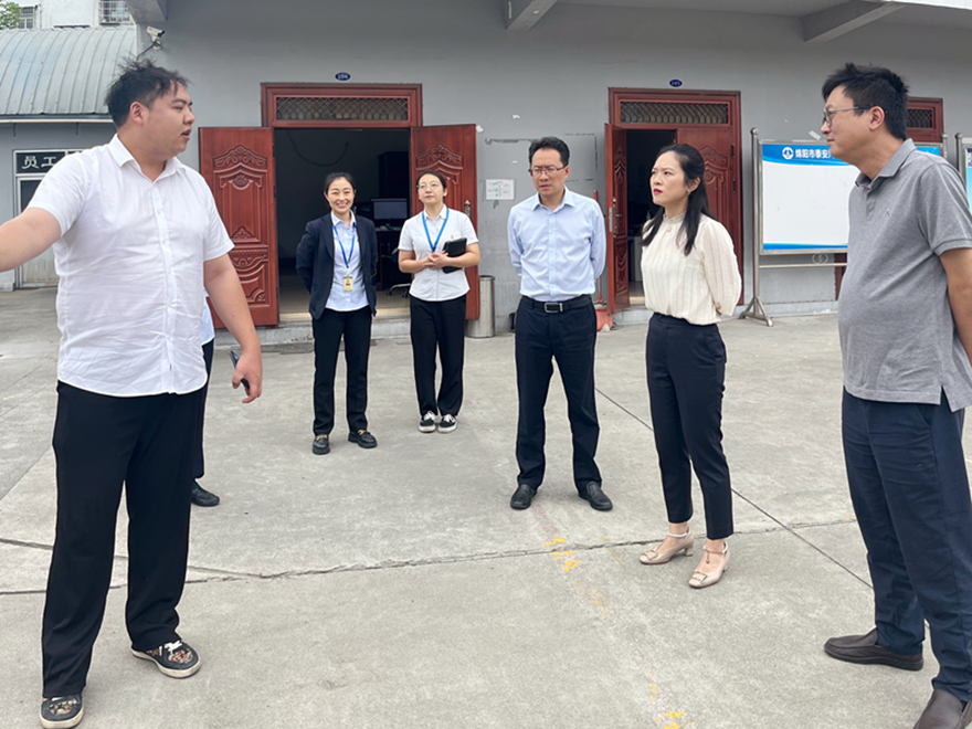 图4:集团党委委员、副总经理贺维维督导驾培场所安全工作 图4:集团党委委员、副总经理贺维维督导驾培场所安全工作