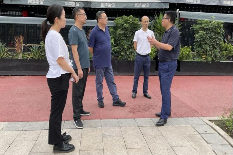 照片4：领导面谈_副本